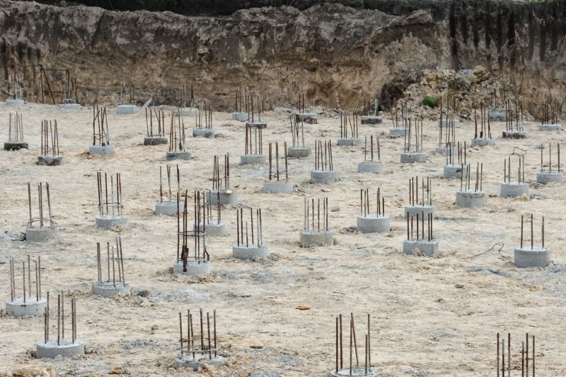 How cement strength influences the load-bearing capacity of reinforced concrete columns -image