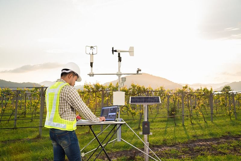 Smart solar monitoring: boosting efficiency in industrial operations -image