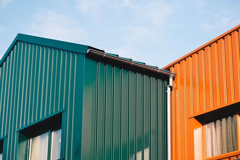 How to incorporate steel cladding in industrial buildings for aesthetic appeal? -image