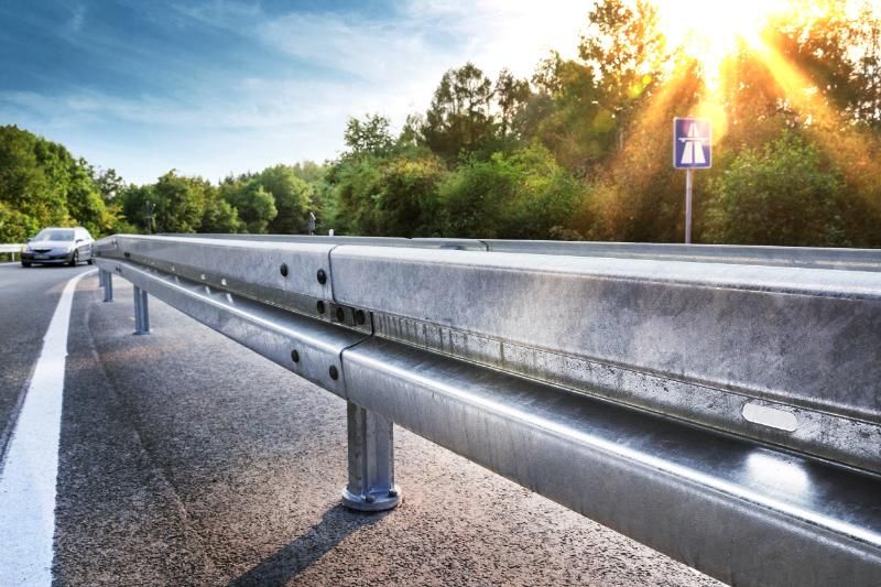 Hot-rolled steel crash barriers: installation techniques and best practices-image