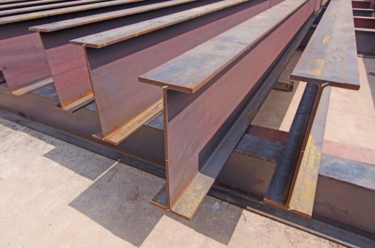 Hot_Rolled_I_Beams_in_Construction