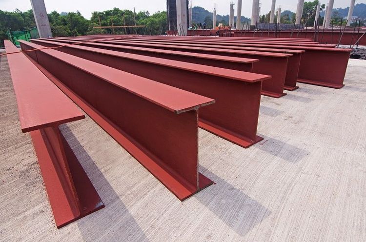 Hot_rolled_steel_beams_in_construction
