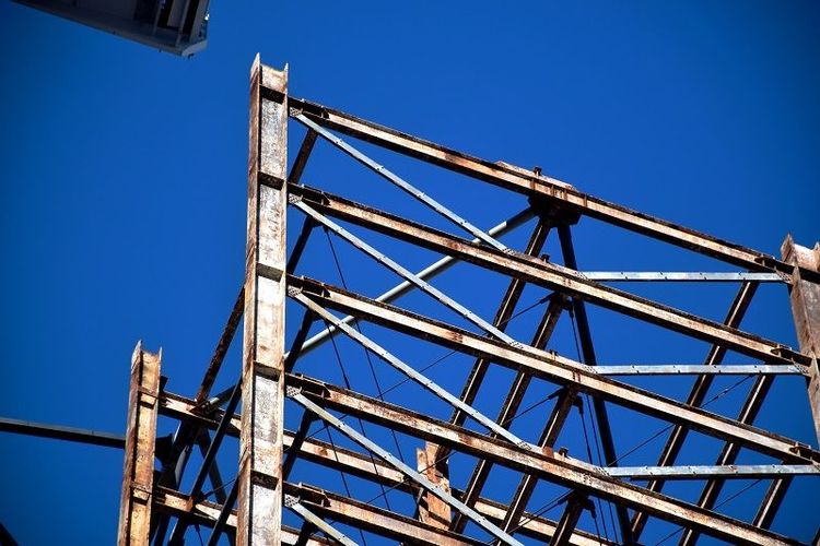 hot_rolled_steel_beams_in_construction