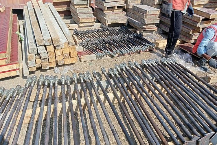 pre_fabricated_steel_components_for_PEB_ready_for_assembly
