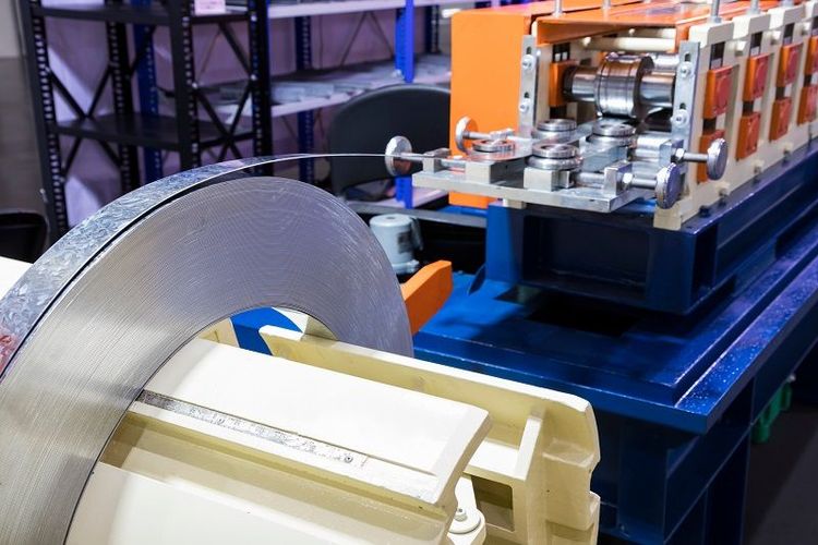 steel_coil_roll_in_machine