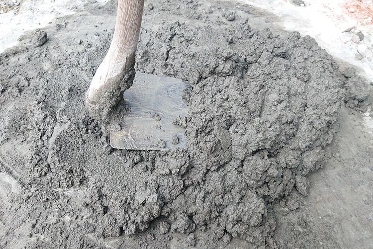 freshly_mixed_concrete_with_wooden_shovel_ready_for_use
