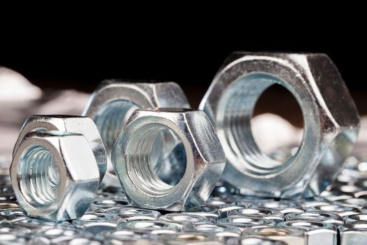 Metal_nuts_for_use_in_installation