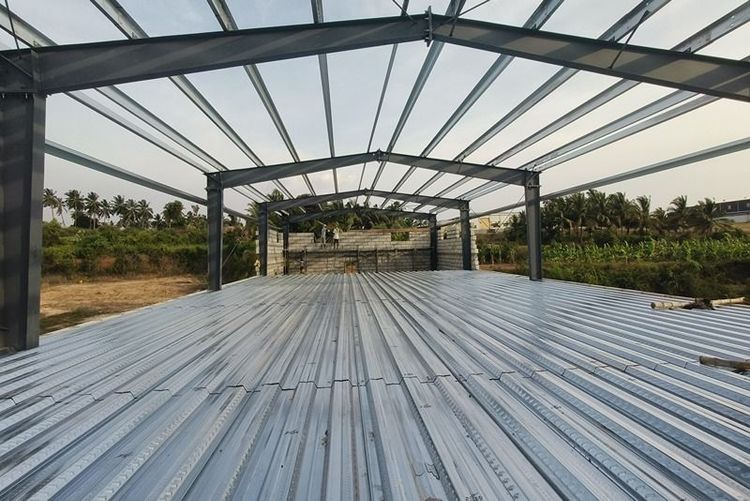partially_constructed_peb_structure_with_galvanised_roof_panels_and_open_frame_design
