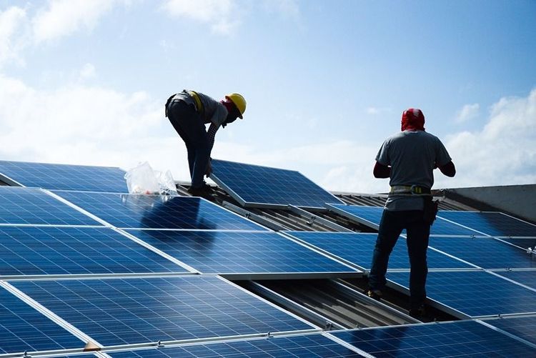 Installing_solar_photovoltaic_panel_system