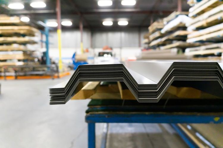 Corrugated_galvanised_metal_roofing_sheets_on_factory_workshop