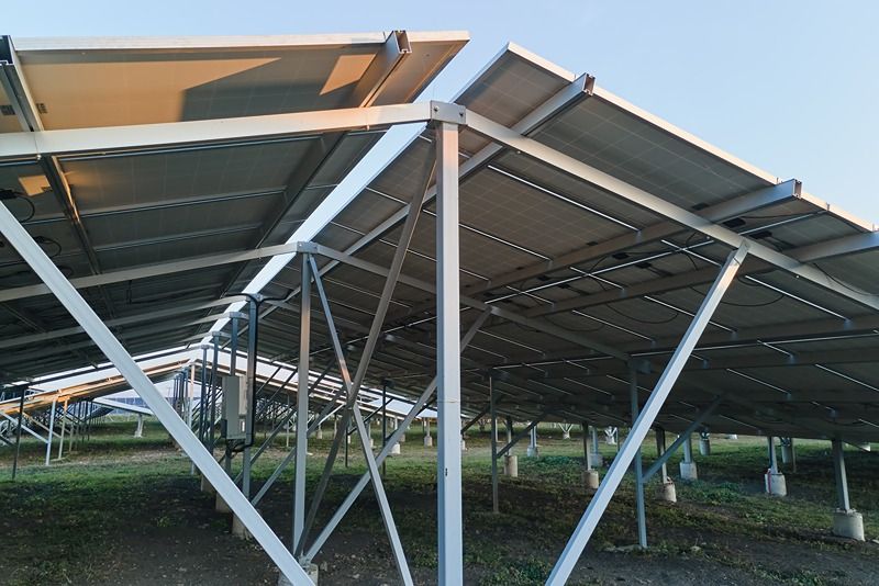 How steel reinforcement strengthens ground-mounted solar panels?-image
