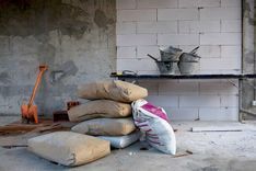 Tips for checking expiry dates and quality before using cement purchased online -image